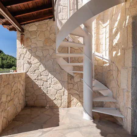 F & B Collection - Loutra Apartment