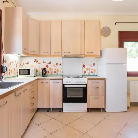 F & B Collection - Loutra Apartment *