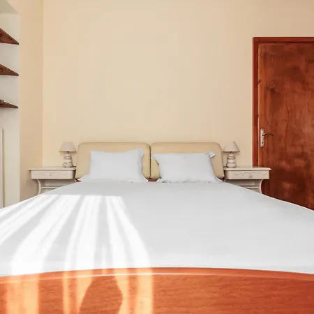 아파트 F & B Collection - Loutra *