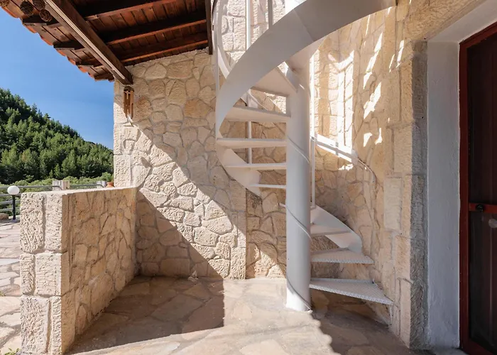 F & B Collection - Loutra Daire